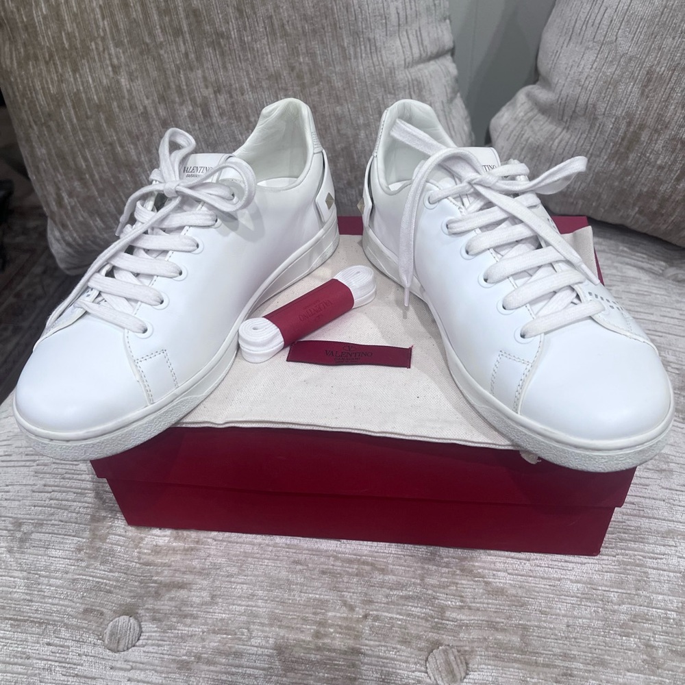 Valentino Garavani size 7.5 leather sneakers. - Picture 10 of 10
